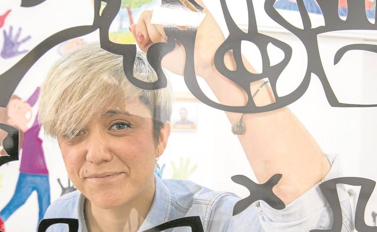 Diana de Arias, una joven diseñadora gráfica que suma premios con su proyecto. 