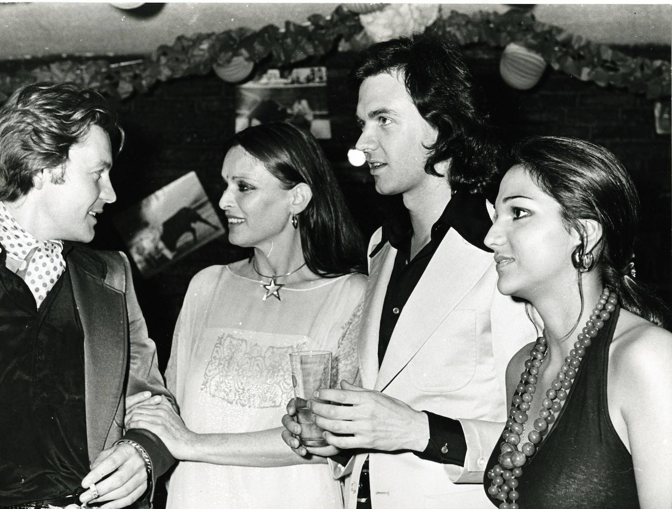 Helmut Berger, Lucía Bosé, Camilo Sexto y Charo Vega en una imagen de los años 70.