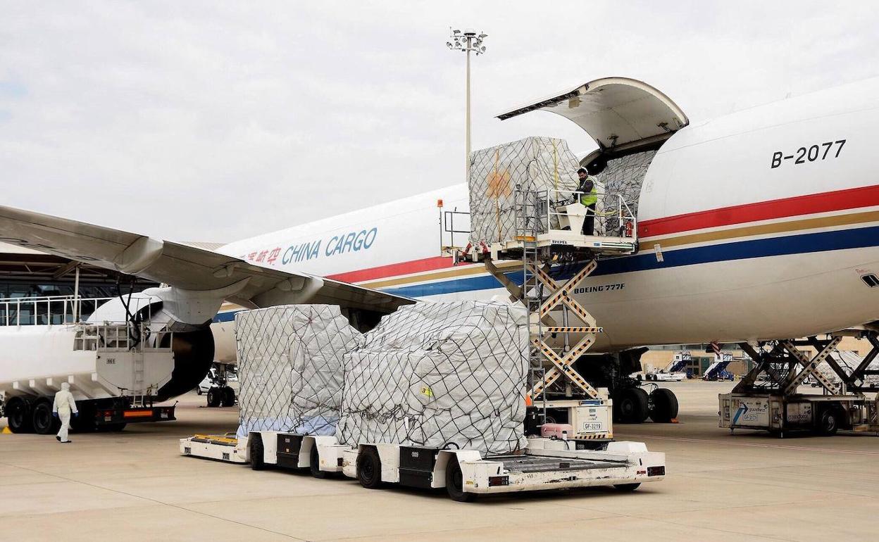 Avión con material sanitario procedente de China. 