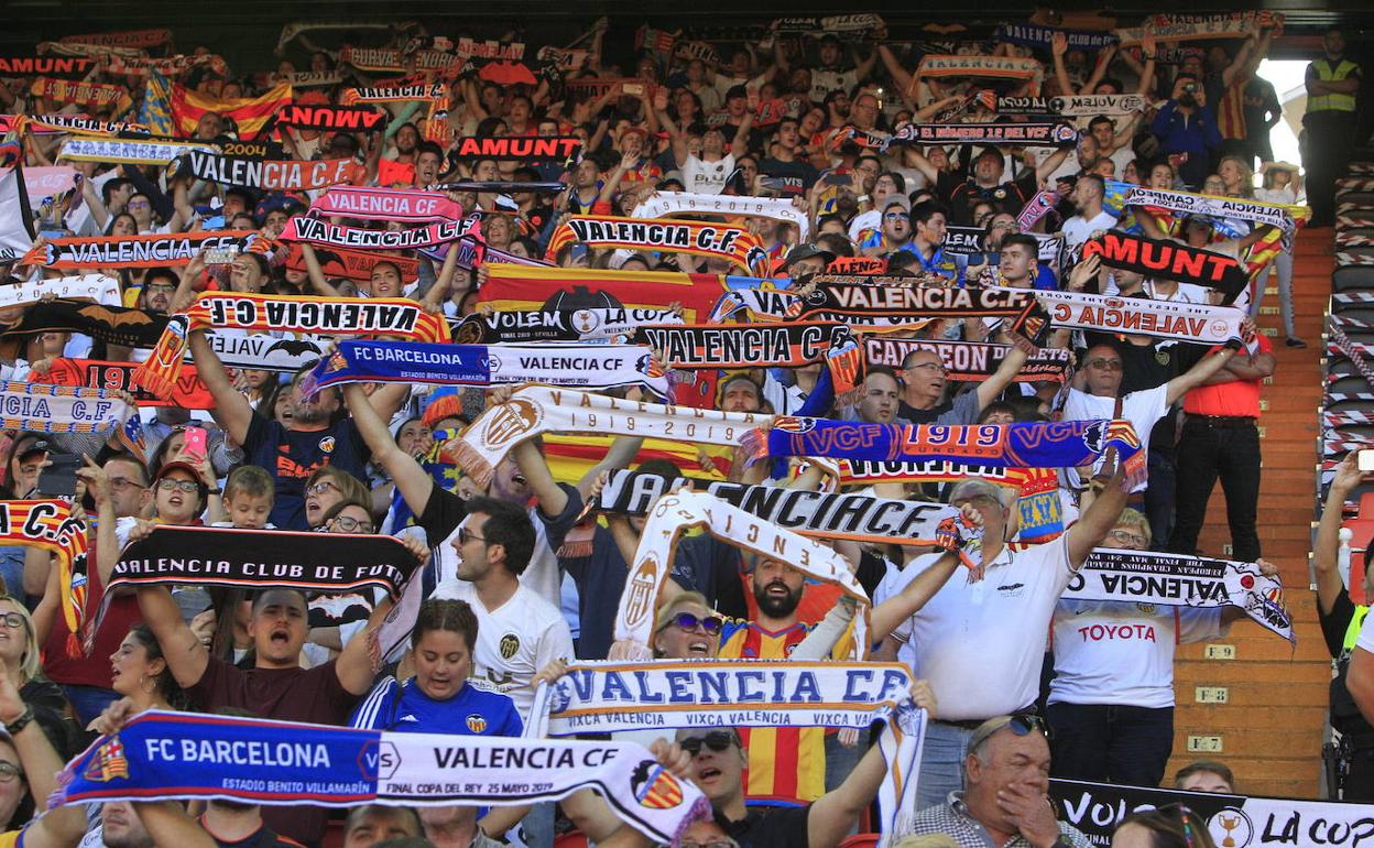 Los aficionados del Valencia, en Mestalla