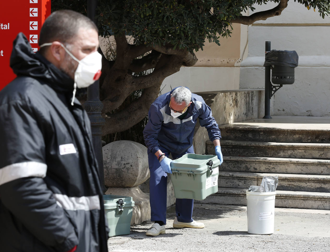 Personal sanitario en el Hospital de la Malvarrosa.