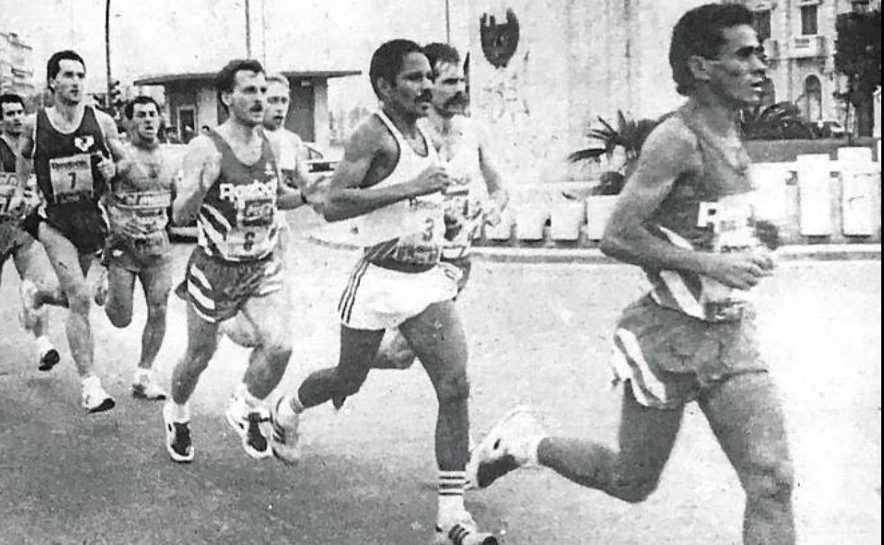 Radamés Gonález, segundo, ganador del Maratón en 1990, su décimo aniveersario. 