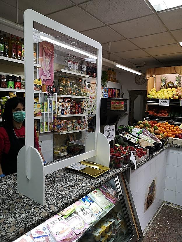 Uno de los comercios que ya ha instalado la pantalla protectora. lp