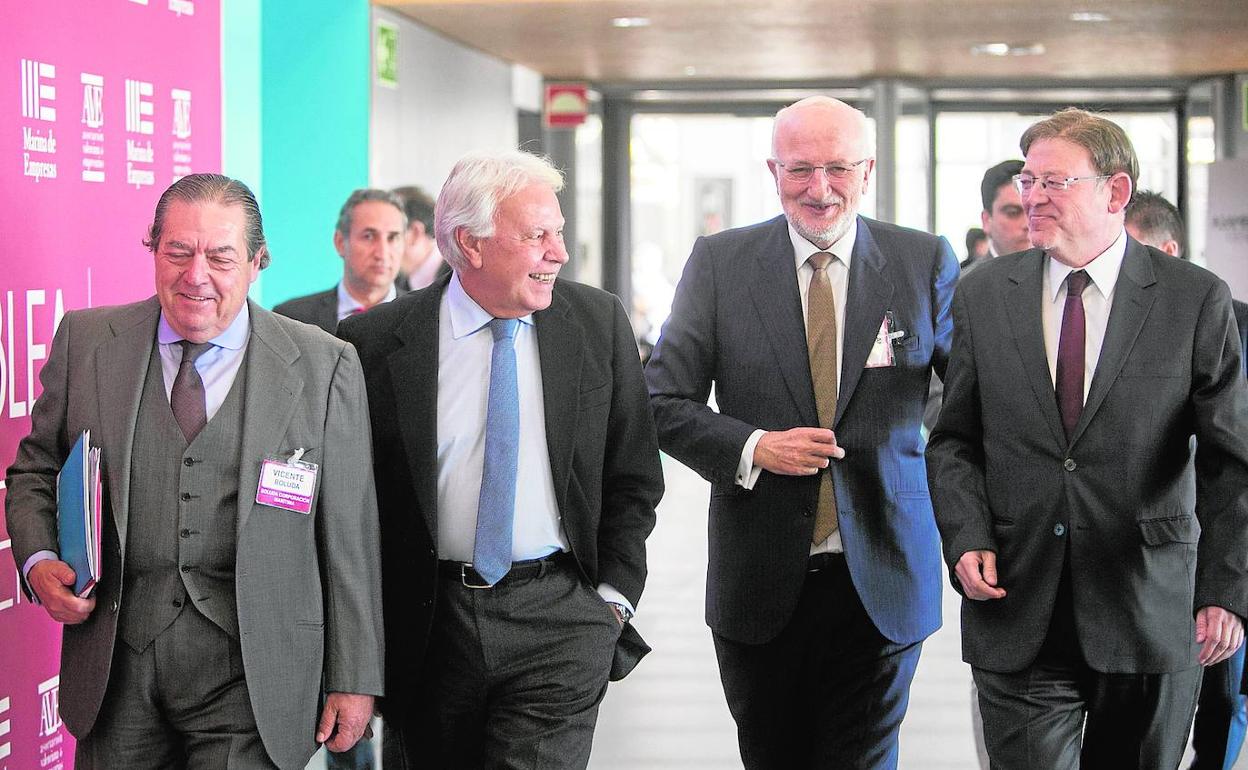 Vicente Boluda, Felipe González, Juan Roig y Ximo Puig, en la Asamblea General de AVE, con el expresidente como ponente invitado. 