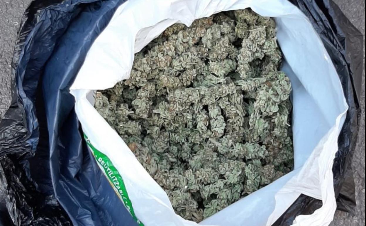 Bolsa de marihuana en la Malvarrosa.