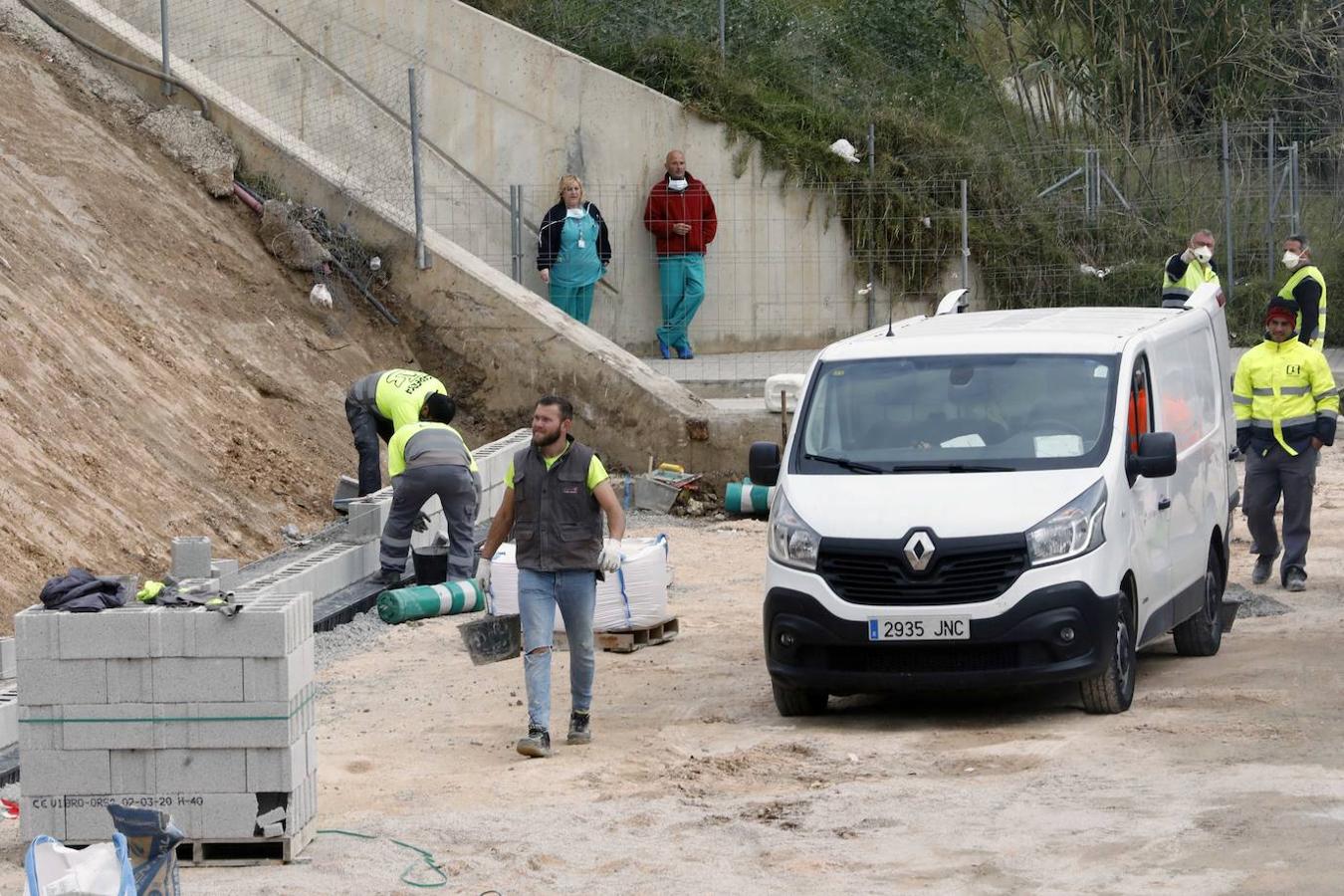 Primeras obras para preparar el hospital de campaña junto a La Fe.