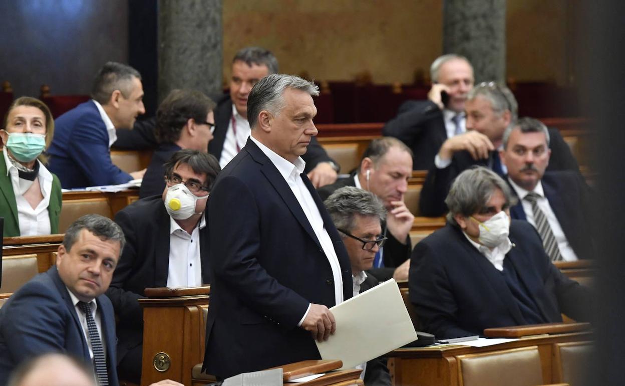 El primer ministro de Hungría, Viktor Orban, en el pleno del parlamento.