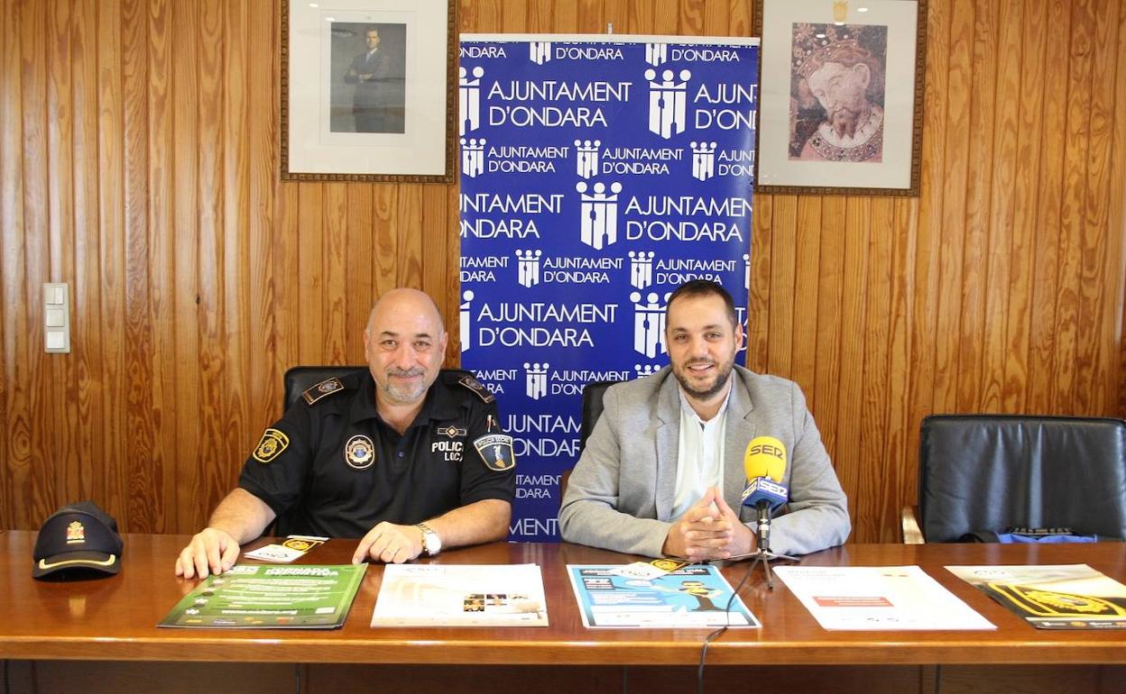 Imagen de archivo del jefe de la Policía Local de Ondara y del alcalde. 