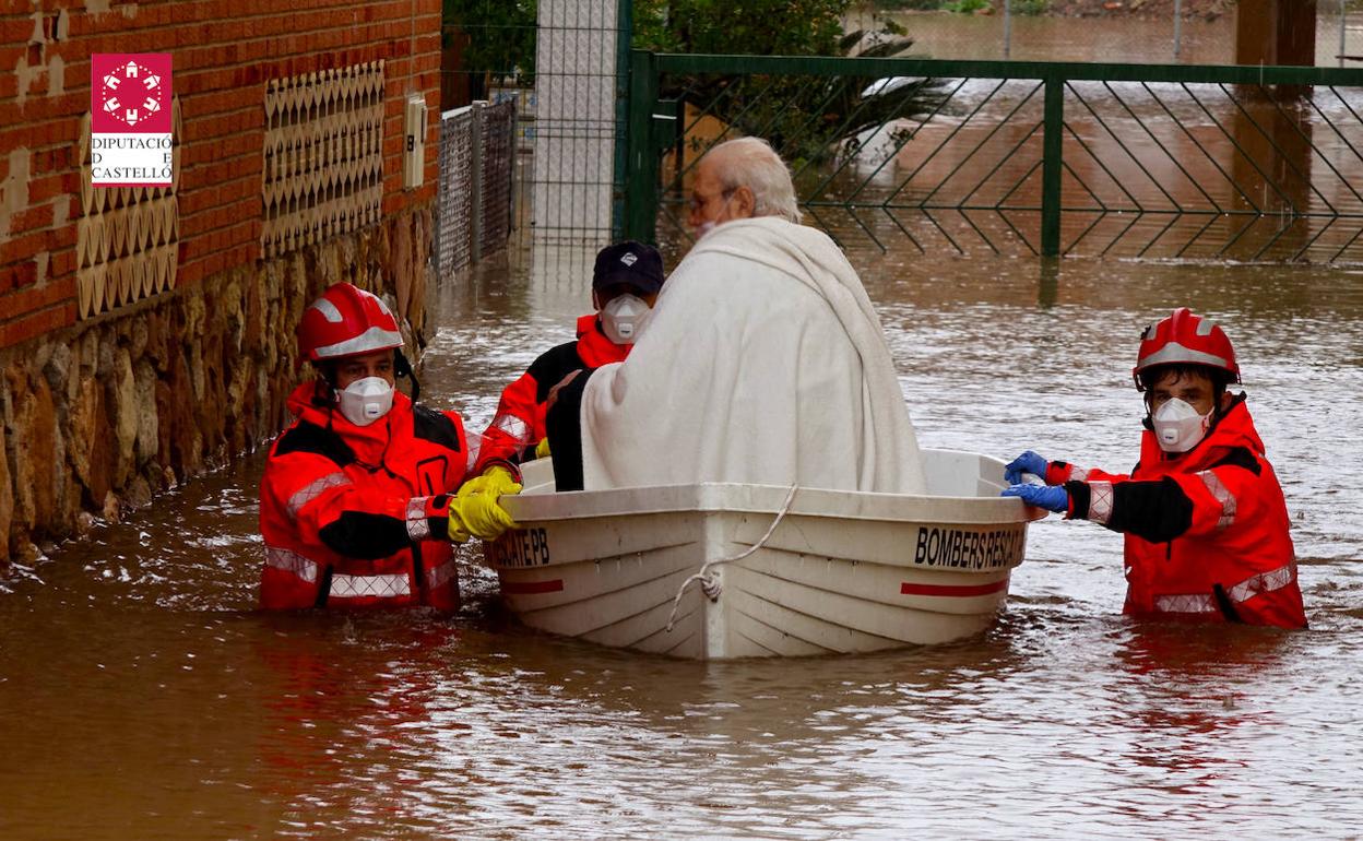 Los bomberos rescatan a 91 personas en Almassora, Borriana y Vilafamés por las lluvias