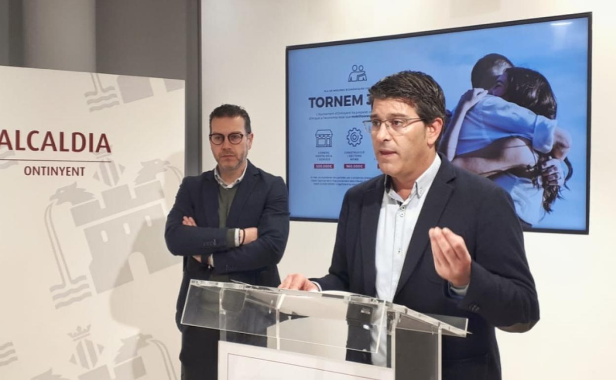 El alcalde de Ontinyent, Jorge Rodríguez, presenta el Plan 'Tornem Junts' para impulsar la economía local. 