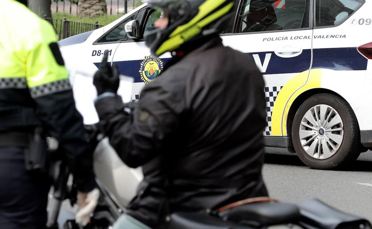 Control policial en Valencia. 