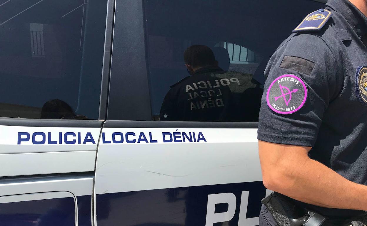 Una agente de la Policía Local de Dénia.