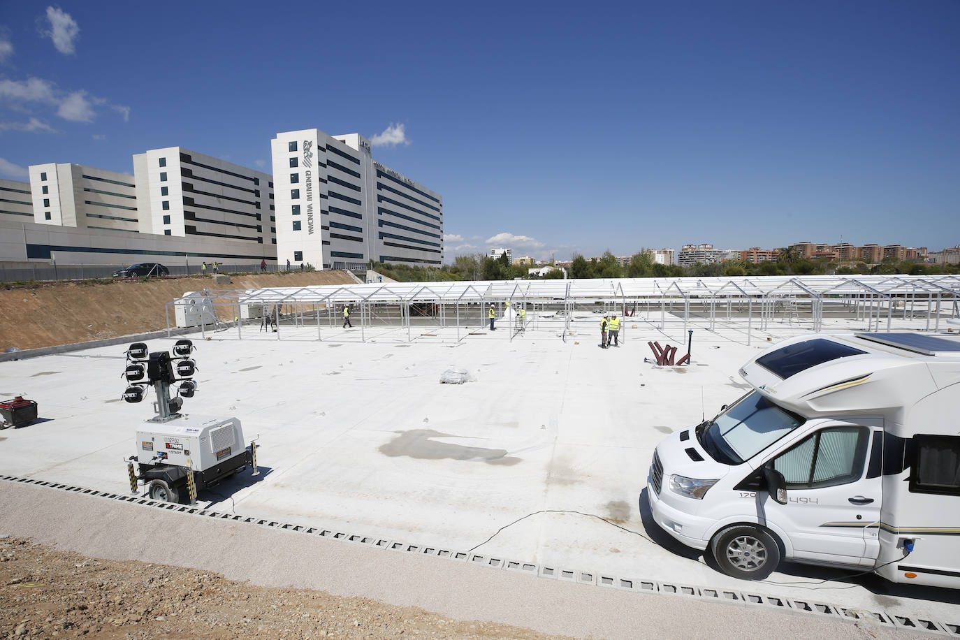 La crisis sanitaria de carácter mundial causada por el Covid-19 está desbordando el sistema hospitalario. El edificio, que se está construyendo junto al hospital La Fe, tendrá 500 camas.