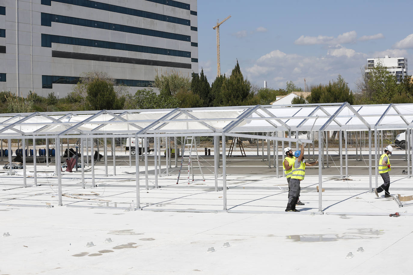 La crisis sanitaria de carácter mundial causada por el Covid-19 está desbordando el sistema hospitalario. El edificio, que se está construyendo junto al hospital La Fe, tendrá 500 camas.