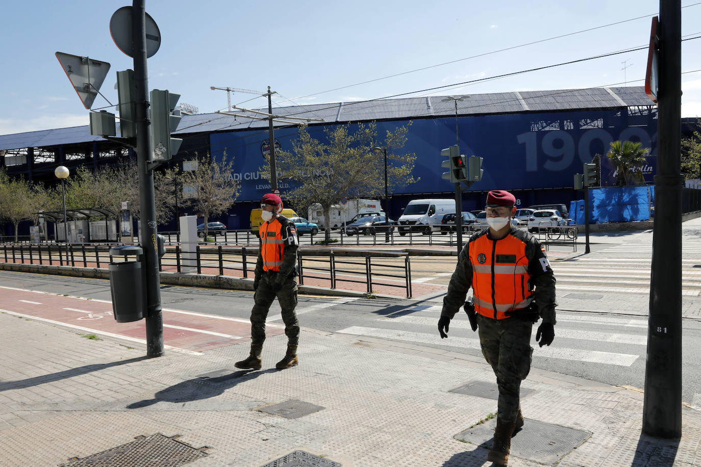 Fotos: La Policía Militar patrulla las calles de Valencia