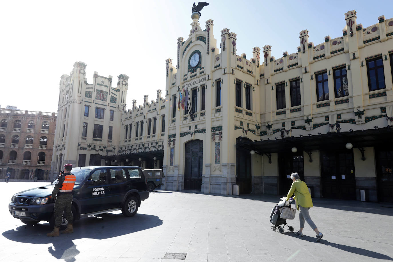 Fotos: La Policía Militar patrulla las calles de Valencia