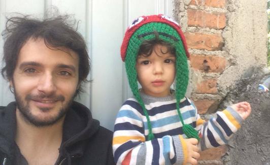 Pablo, junto a su hijo, Pau, en Ciudad de México