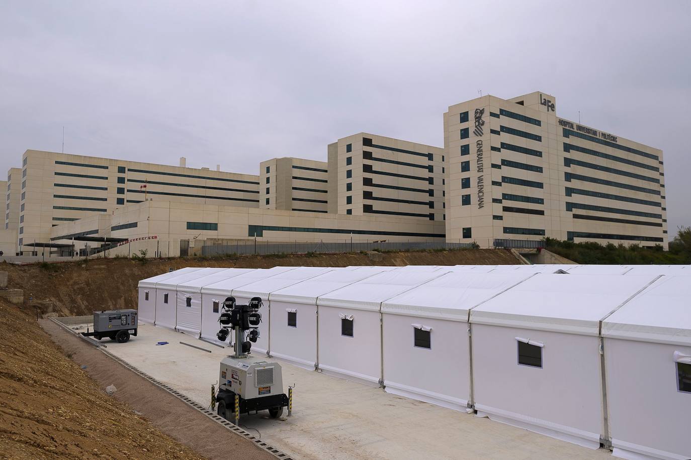 La crisis sanitaria de carácter mundial causada por el Covid-19 está desbordando el sistema hospitalario. El edificio, que se está construyendo junto al hospital La Fe, tendrá 500 camas.