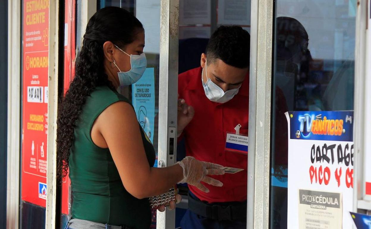 Así es el carné de inmunidad que emitirán algunas comunidades y países