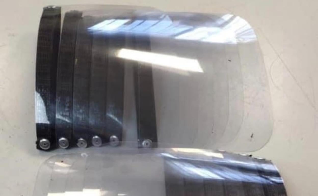 Dos empresas del plástico de Alfarrasí aportan bolsas para envasar las pantallas faciales