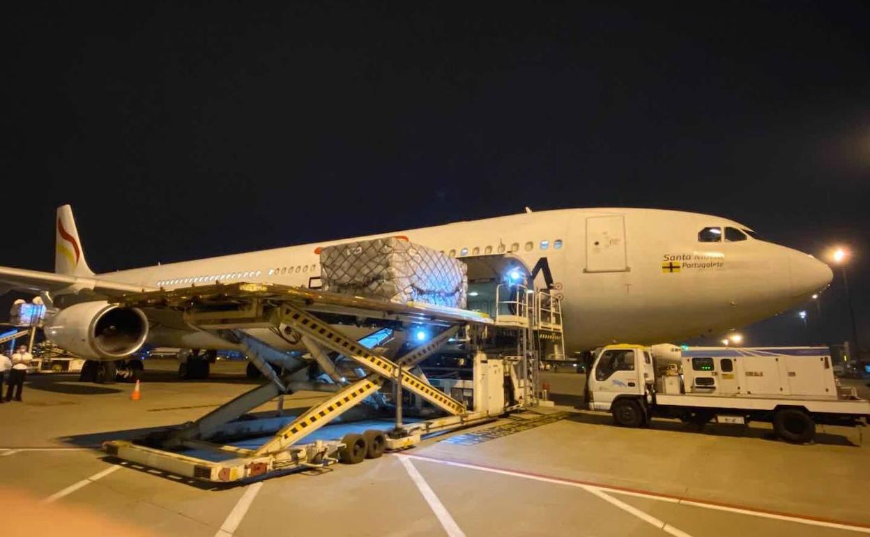 Nuevo avión con material sanitario.