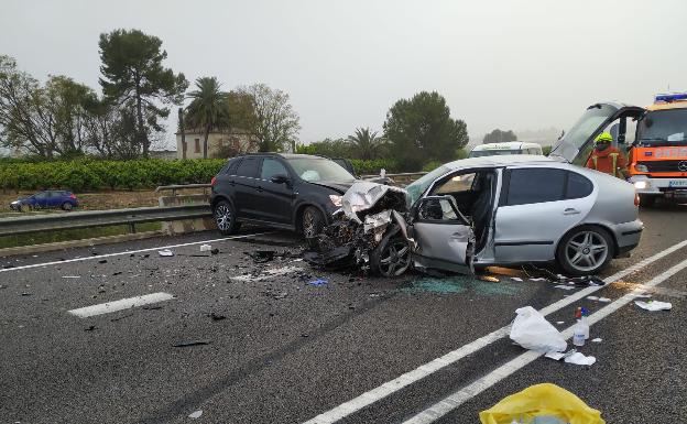 Muere una joven en un choque frontal de vehículos en Xàtiva