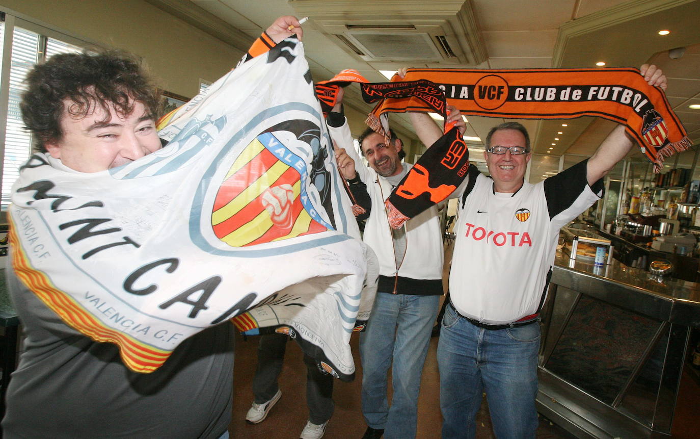 Aficionados celebrando la Copa del Rey