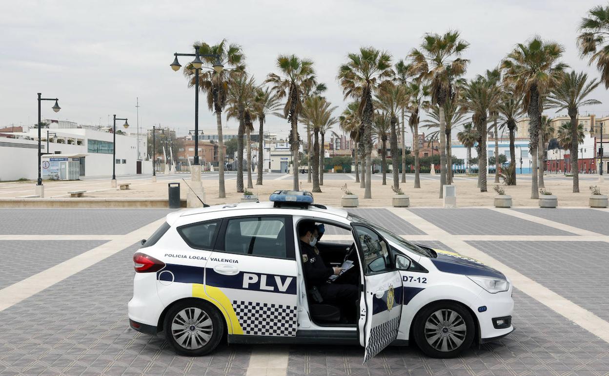 Un vehículo de la Policía Local de Valencia. 