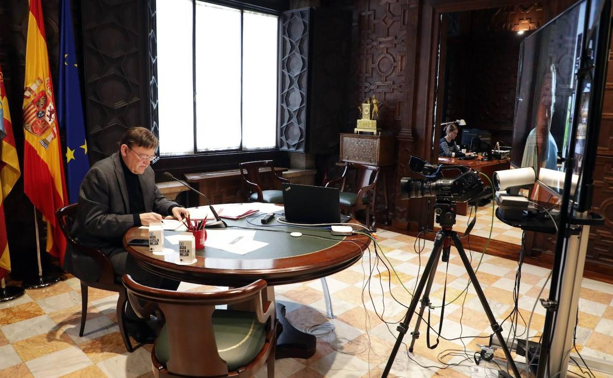 El presidente de la Generalitat, Ximo Puig, ayer, durante una videoconferencia con AVE 