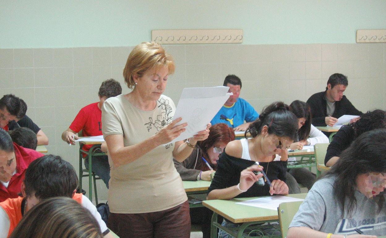 Fin de curso escolar en Valencia | Conselleria destaca que los meses de verano son no lectivos y no contempla clases de repaso en julio