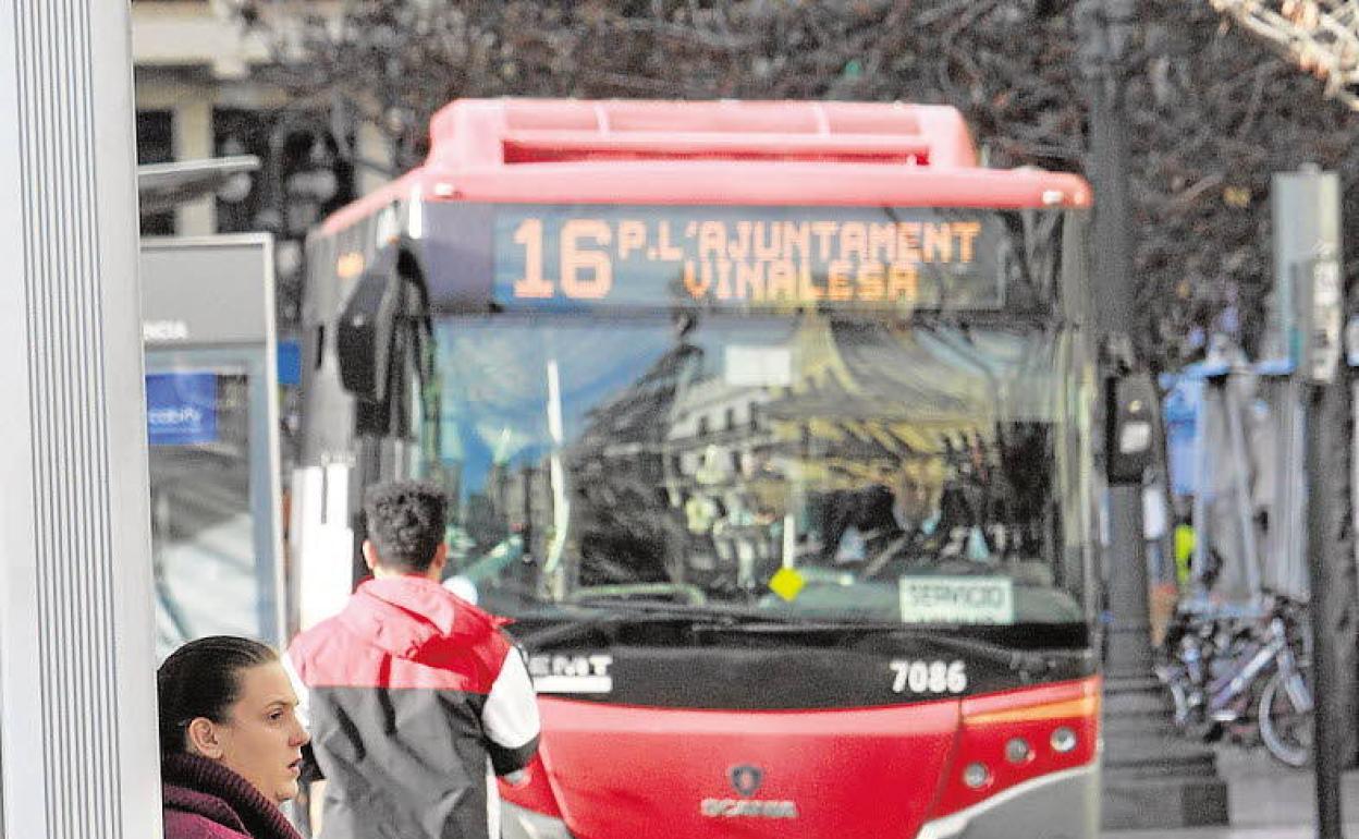 Un autobús de la EMT con salida desde el centro