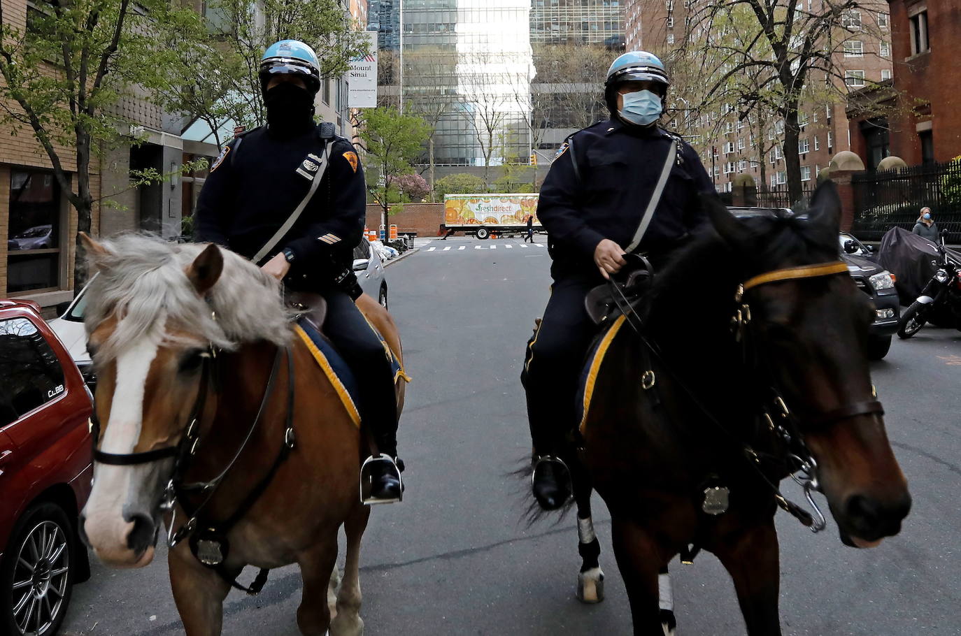 Ya no hay béisbol, ni carruajes de caballos, ni hordas de turistas. Han sido reemplazados por el canto de los pájaros, caminatas solitarias y un renovado aprecio por la belleza del Central Park durante la cuarentena de Nueva York debido al coronavirus. El virus ha matado hasta ahora a más de 12.000 personas en el estado de Nueva York, de un total de más de 223.000 casos confirmados. 