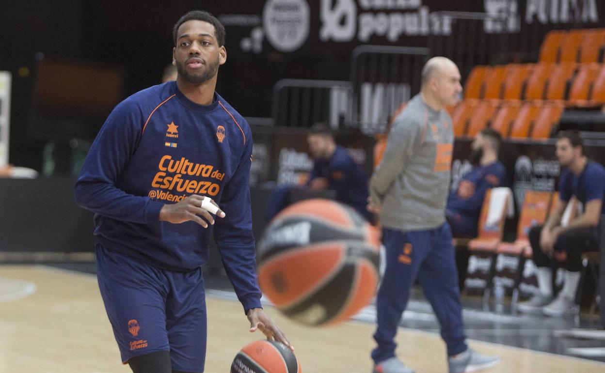 Jordan Loyd, durante un entrenamiento del Valencia Basket en la Fonteta 