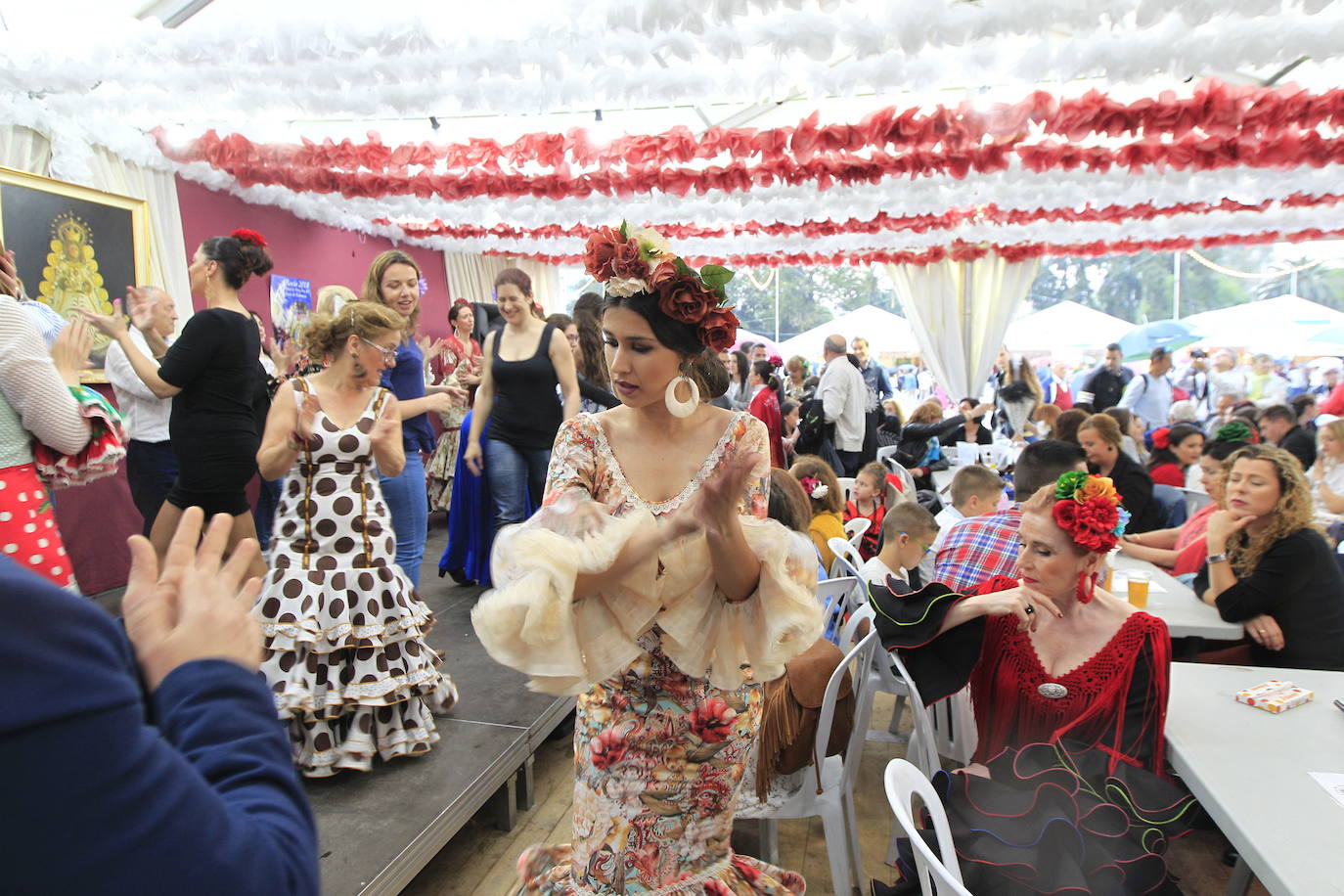 La Gran Feria Andaluza de Valencia. El cauce del Turia se llenaba durante casi dos semanas en mayo de casetas, rebujito, música, gastronomía y, sobre todo, danza. 