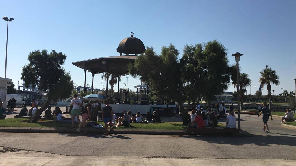 Conciertos en la pérgola de La Marina. La renovada pérgola modernista organizaba cada fin de semana conciertos frente al mar, que ocupaban la agenda hasta junio. Bandas nacionales, internacionales y agrupaciones musicales se daban cita en este espacio de la ciudad. 