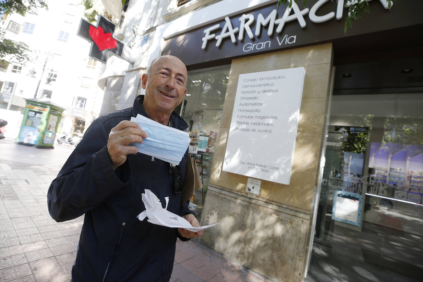 Los mayores de 65 años y los pacientes de riesga ya pueden retirarla junto con su tarjeta SIP