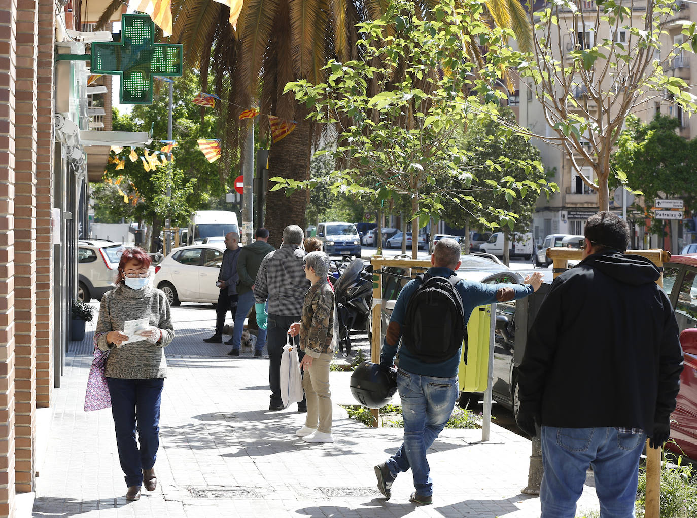 Los mayores de 65 años y los pacientes de riesga ya pueden retirarla junto con su tarjeta SIP