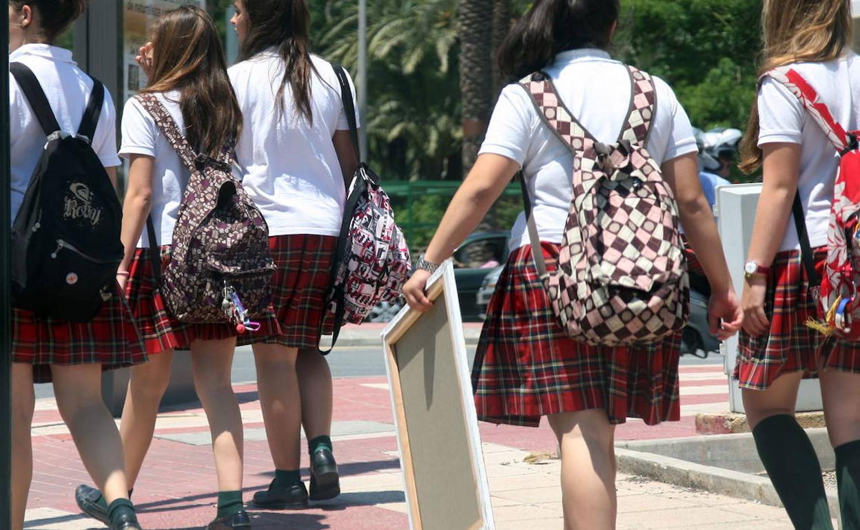 La Generalitat pagará las becas de transporte escolar individual íntegras aunque no se asista a clase