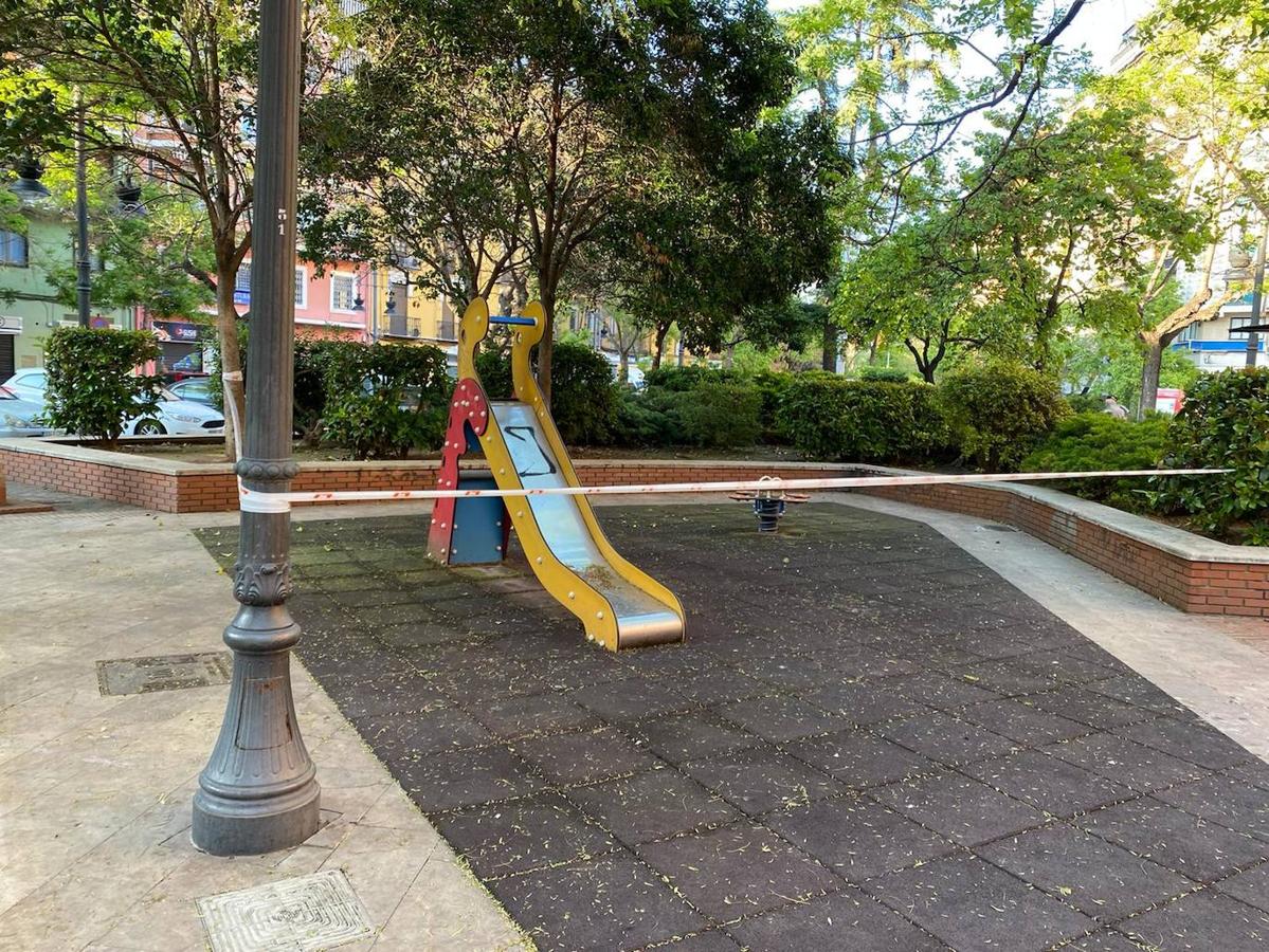 Fotos: Valencia cierra los parques infantiles