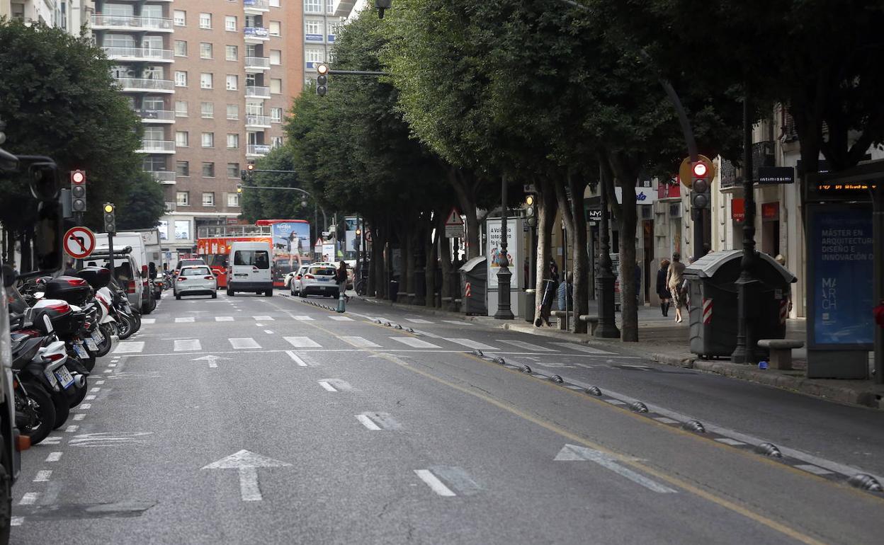 La calle Colón, que pasará de tener dos carriles a uno para el tráfico 