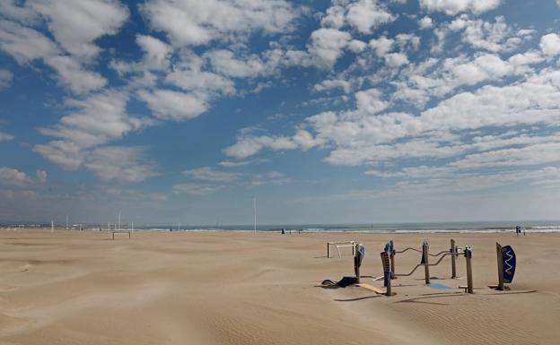 ¿Podremos bañarnos este verano? Los efectos del coronavirus en la playa y en el agua