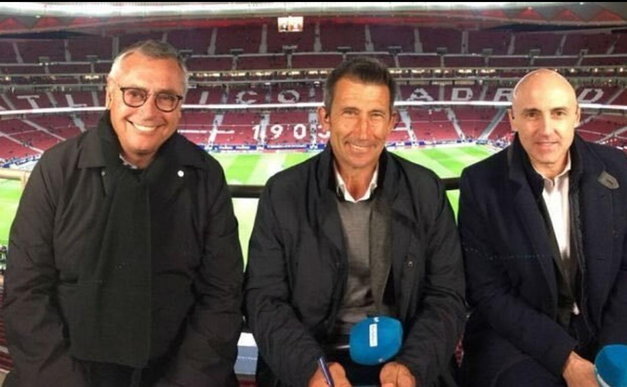  Michael Robinson, Carlos Martínez y Julio Maldonado, en el Wanda Metropolitano. 