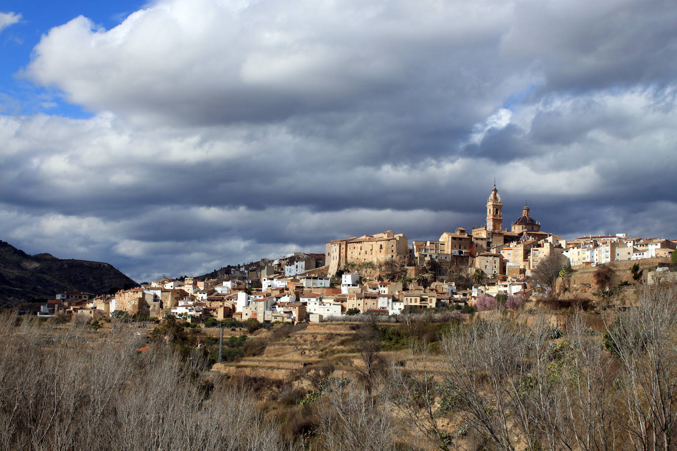 CHELVA (Valencia) | Situado en el interior de la provincia de Valencia, en la comarca de Los Serranos, se encuentra Chelva. Dista a unos 68 kilómetros de Valencia por la CV-35.