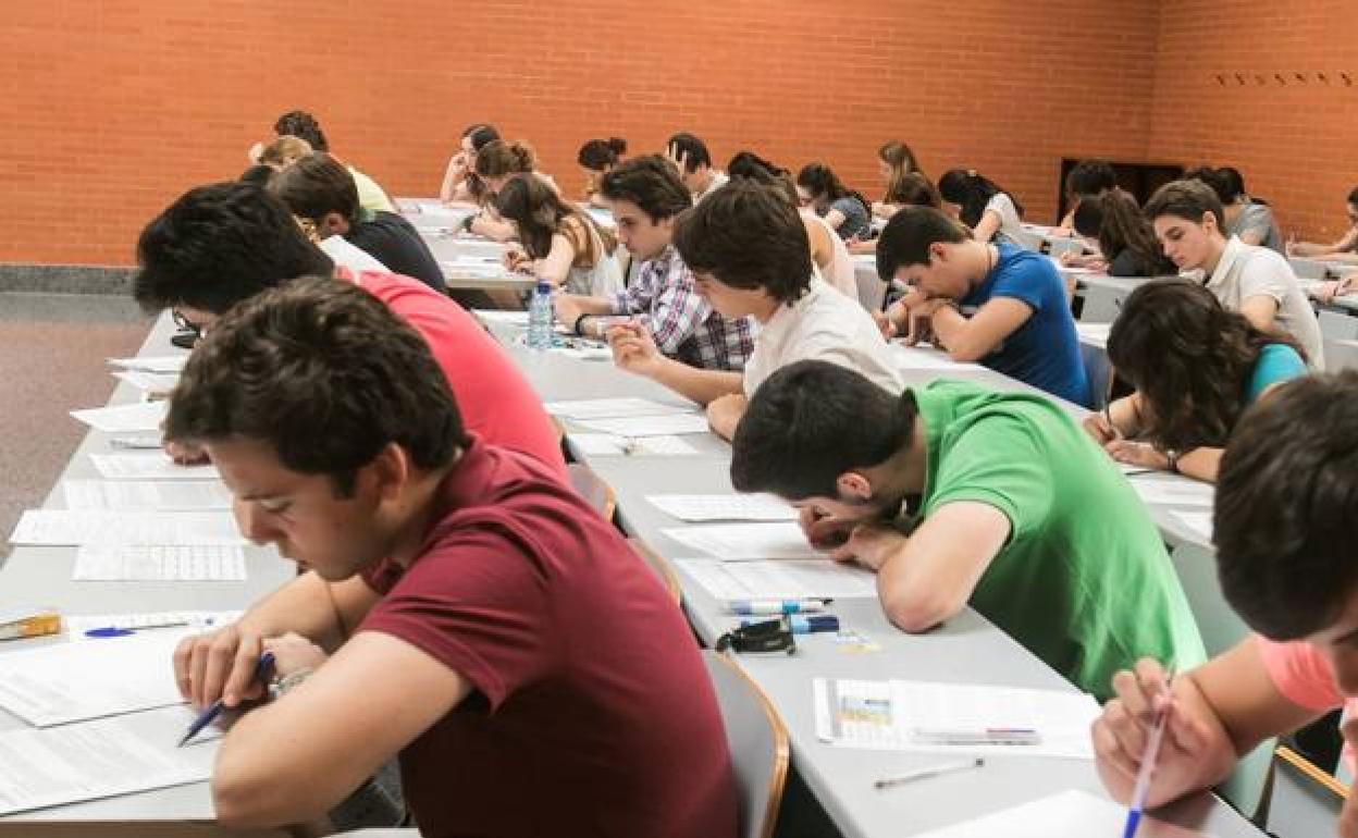 El Consell estudia que la selectividad se organice en los institutos