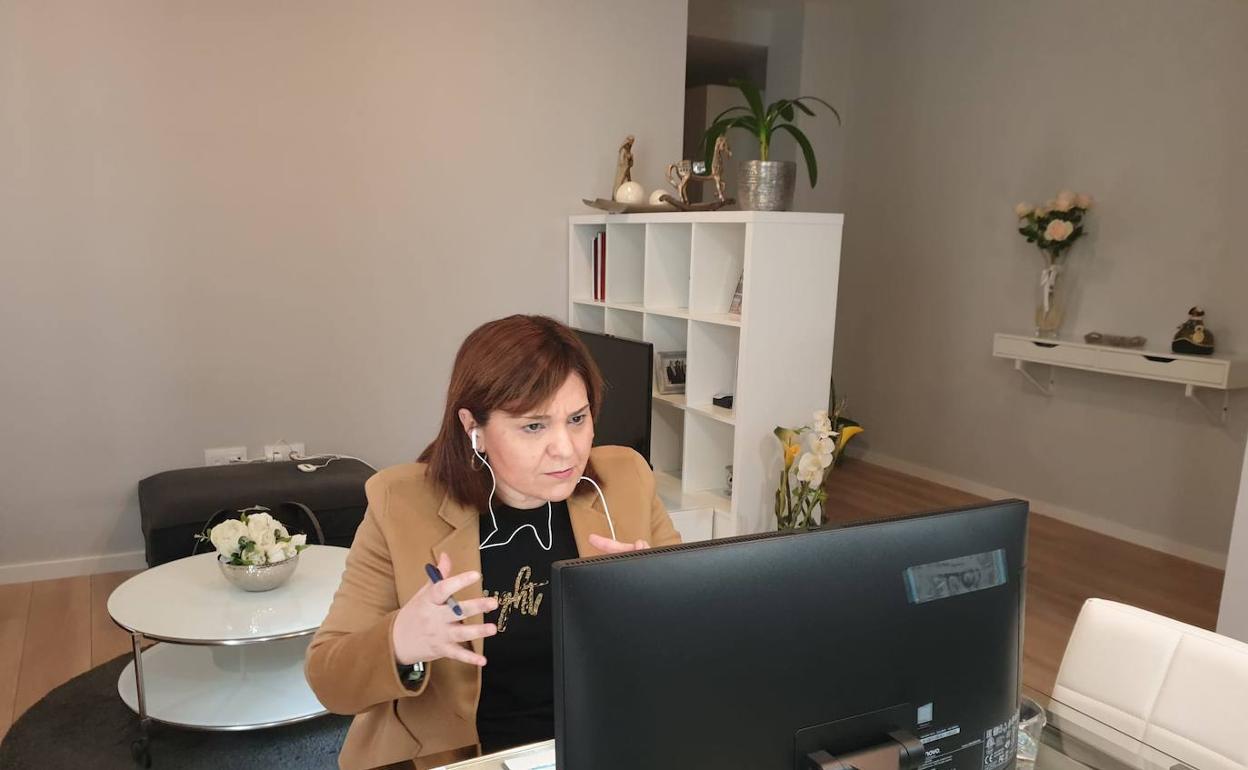 La presidenta del PPCV, Isabel Bonig, durante la videoconferencia