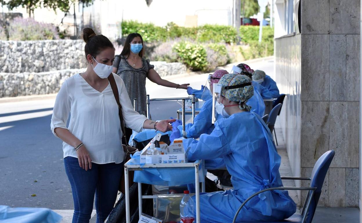 Test rápidos a trabajadoras sociales en Almería.