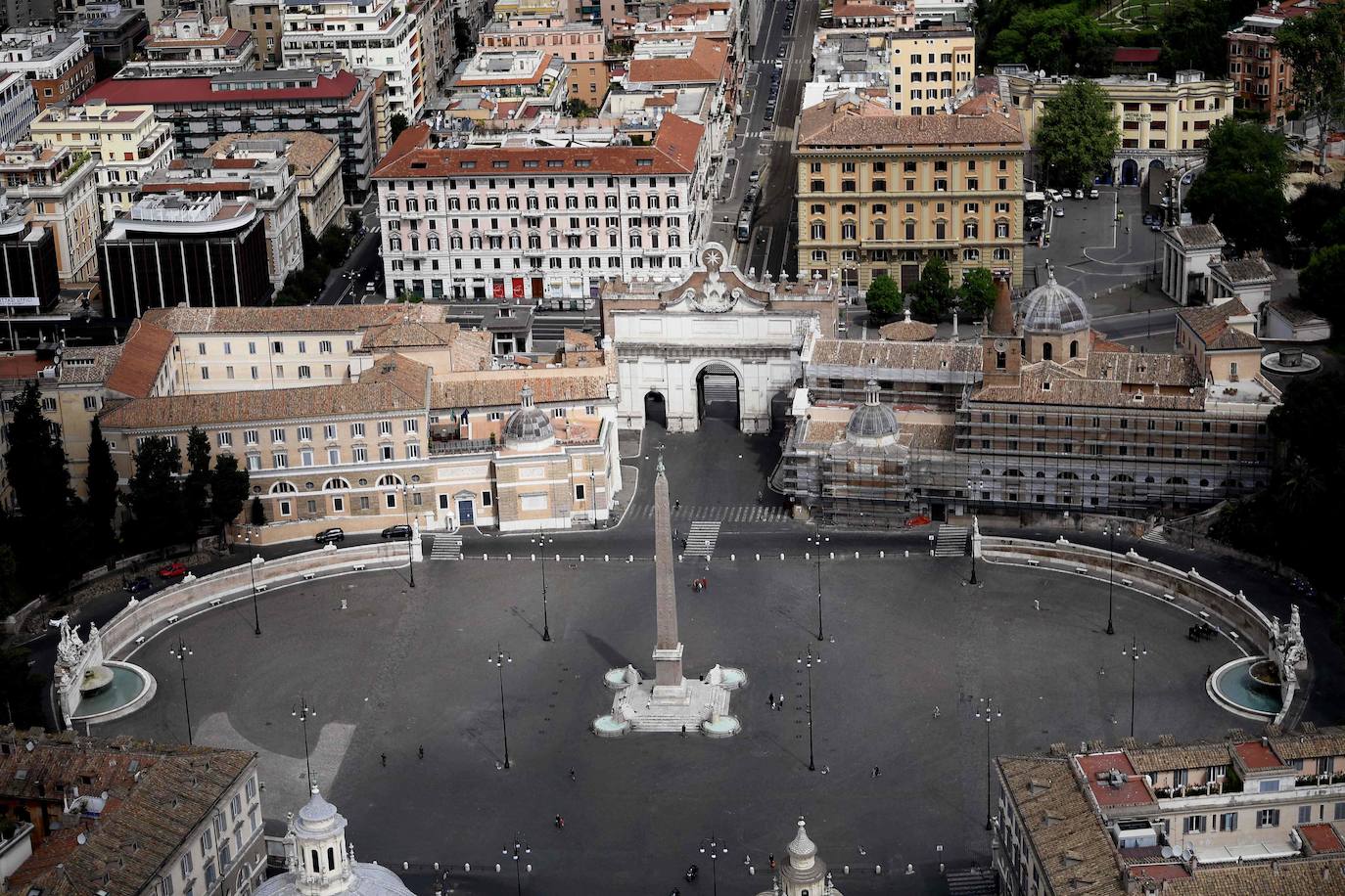 Las dos ciudades italianas se descubren sin público a vista de pájaro. Las zonas más turísticas están ahora libres, sin gente. El coronavirus ha dejado a dos de las urbes más históricas de Europa con un aspecto insólito.