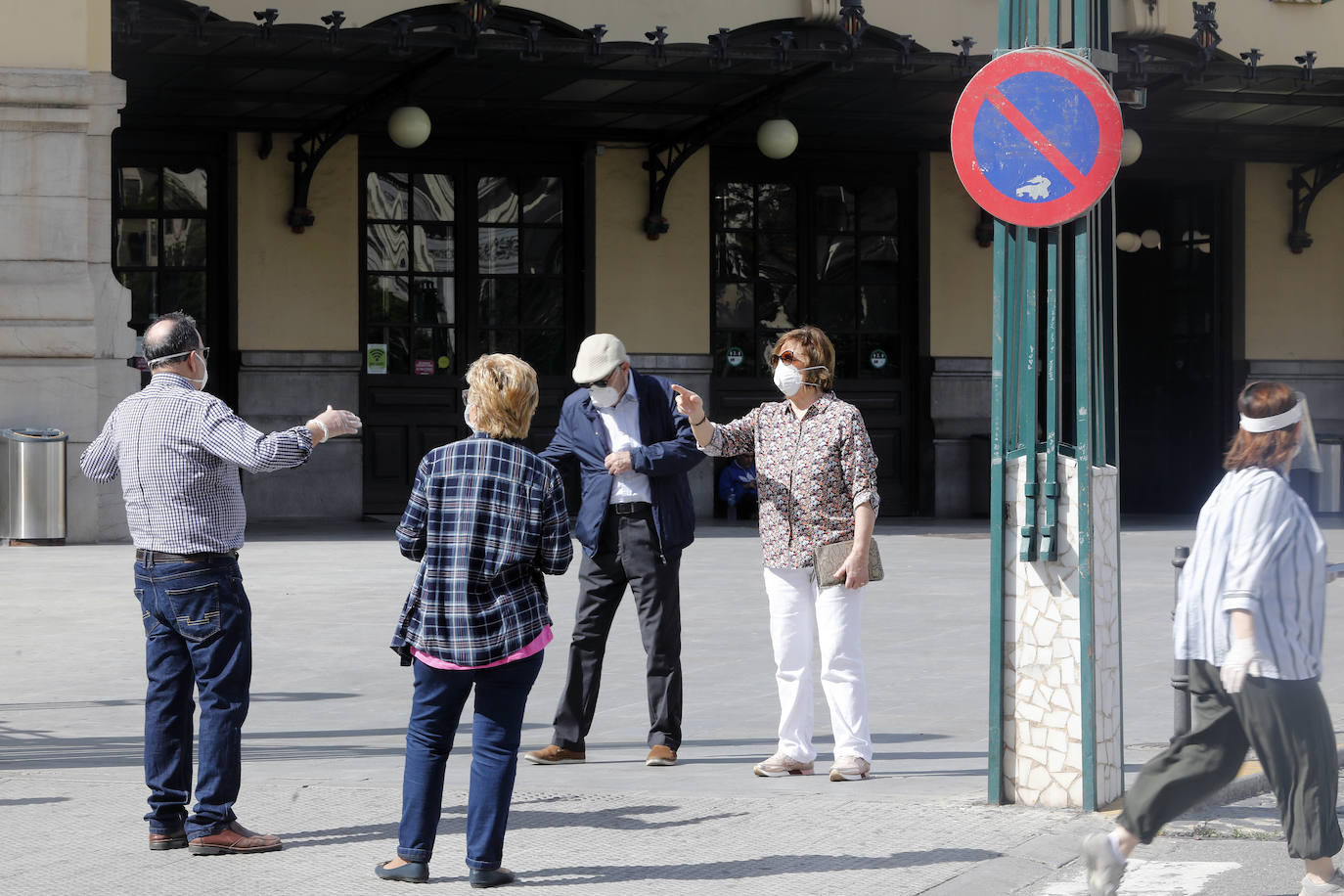 Fotos: Ciclistas, corredores y paseantes llenan de vida Valencia