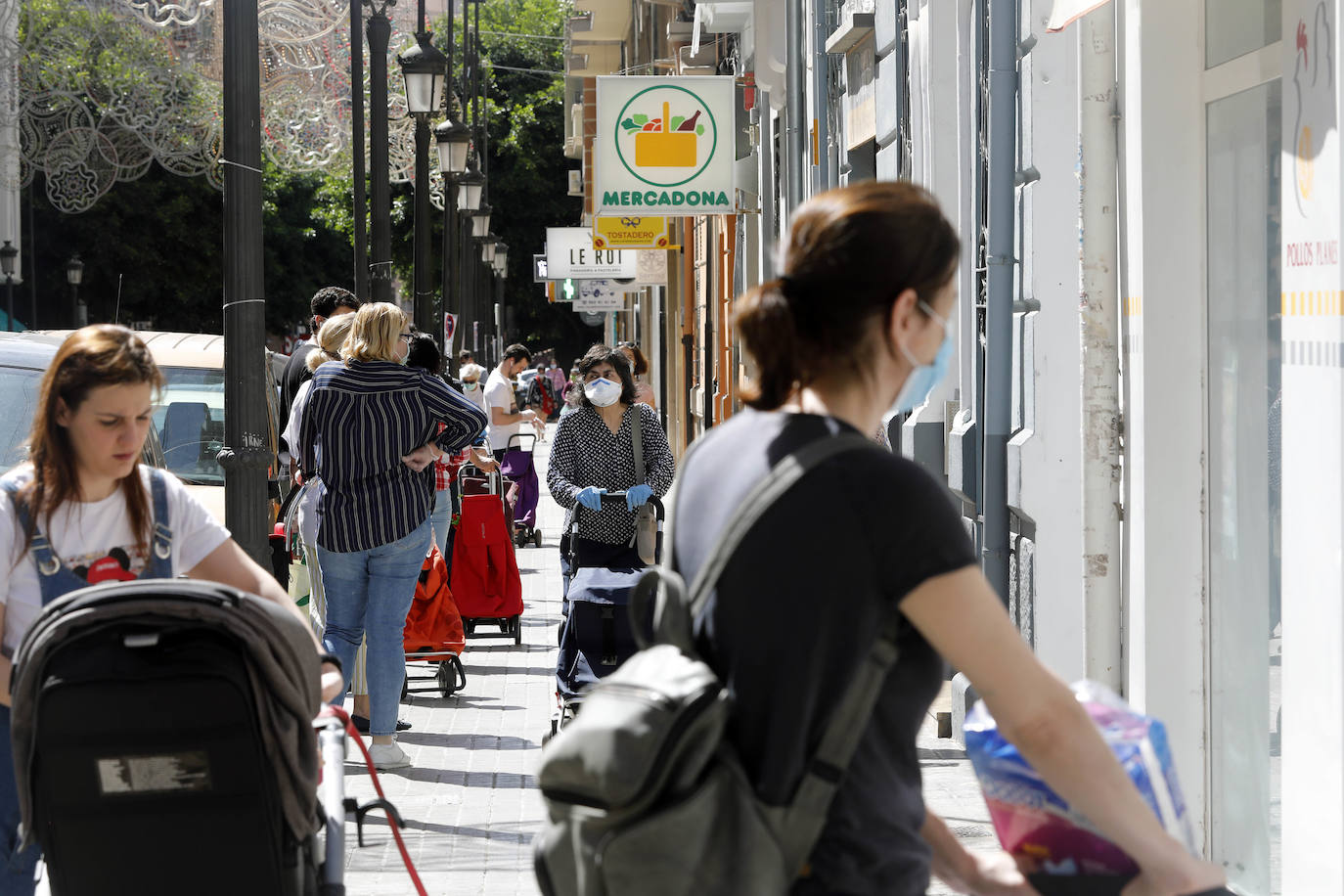 Fotos: Ciclistas, corredores y paseantes llenan de vida Valencia