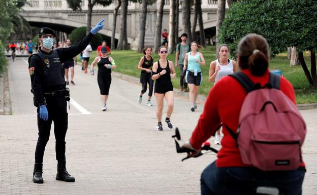 La Policía avisa de que hay que llevar el DNI para salir a pasear o hacer ejercicio